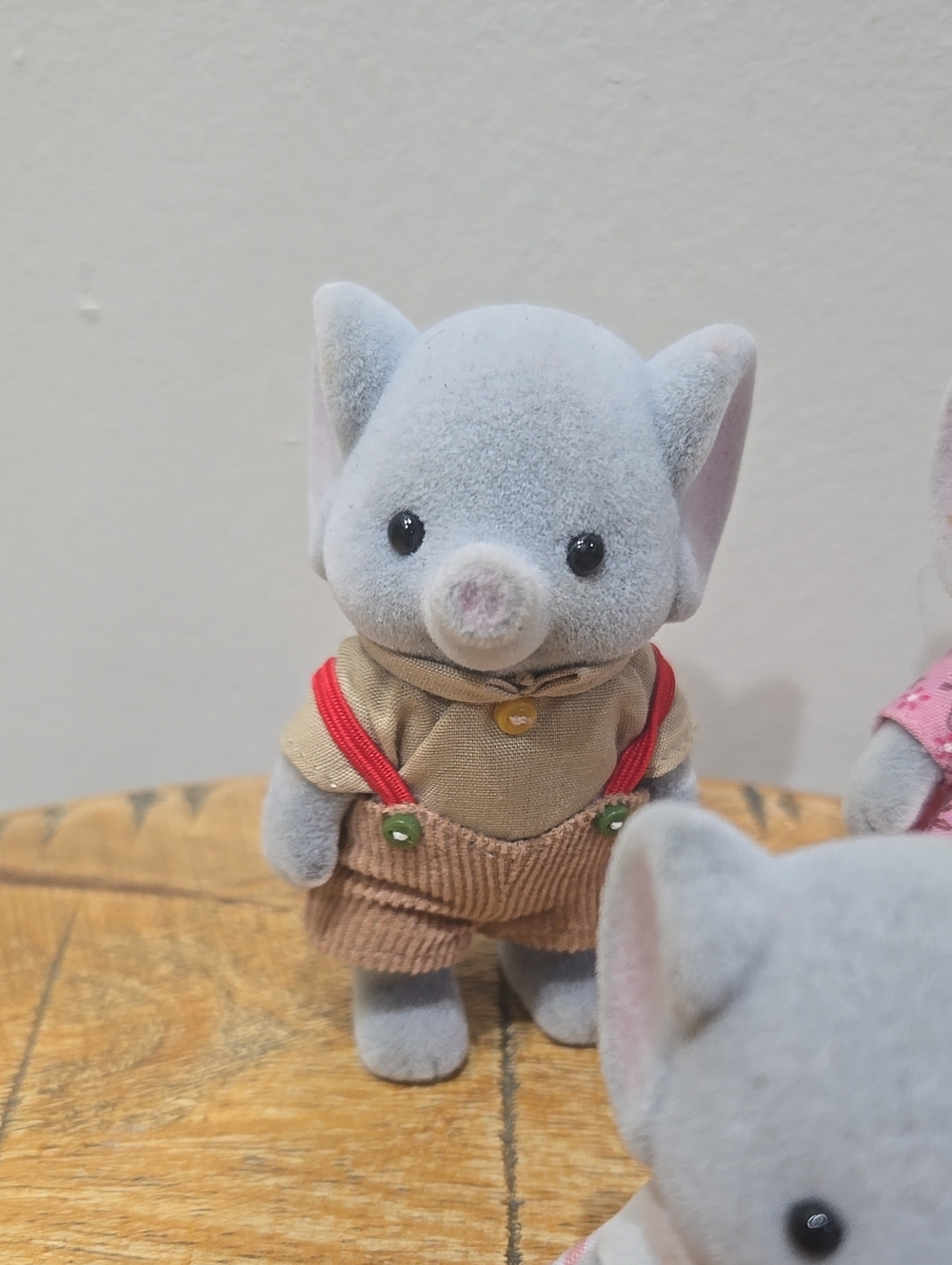 Sylvanian Families Calico Critters Elephant Dolls (Lot Of 3) - Picture 2 of 12
